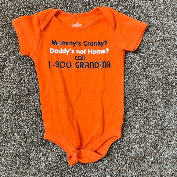 8-Piece Bundle: 7 Short-Sleeved Onesies, 1 T-shirt, Size 18 Months, Carter’s etc - Picture 7 of 10